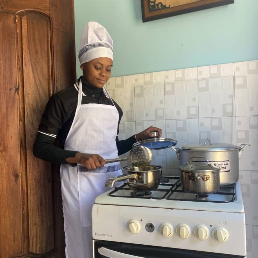 Hovinais college cook